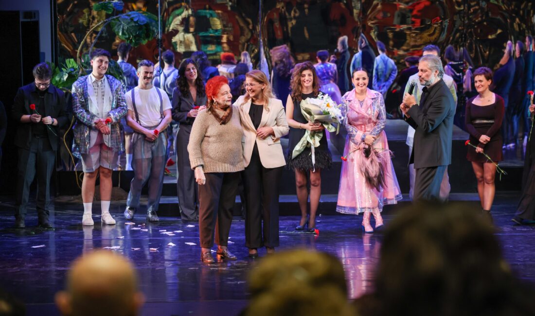 “ÇİRKİN” GALASINDA BAKIRKÖY BELEDİYE TİYATROLARI’NDAN UNUTULMAZ GECE Bakırköy Belediye Tiyatroları, Alman yazar Marius von Mayenburg’un absürt tiyatro eseri