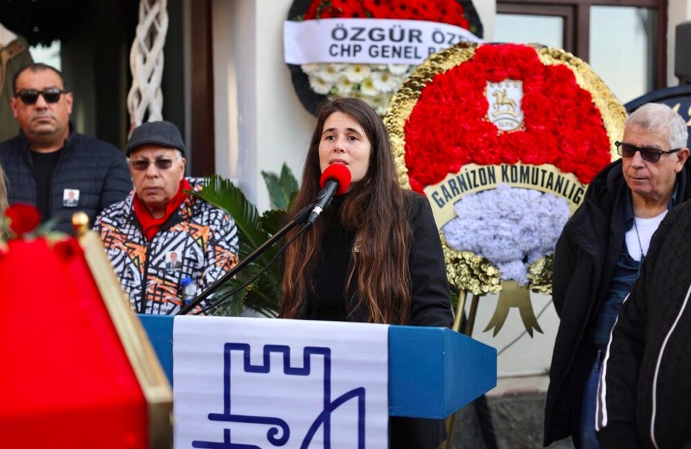 Başkan Denizli: “Her gün yürüyerek geçtiği bu çarşıdan bugün, aşığı olduğu Türk bayrağına
