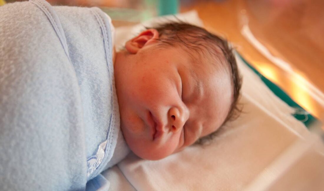 Çocuk Kalçalarında Sessiz Tehlike Gelişimsel kalça displazisi (GKD), çocuklarda kalça ekleminde görülen ve eklem