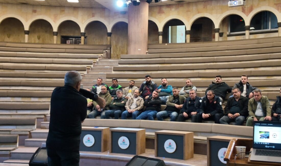 Nevşehir Belediyesi’nden Çalışan Güvenliğine Stratejik Yatırım Nevşehir Belediyesi, 70 personeline kurum içi güvenli ve defansif sürüş