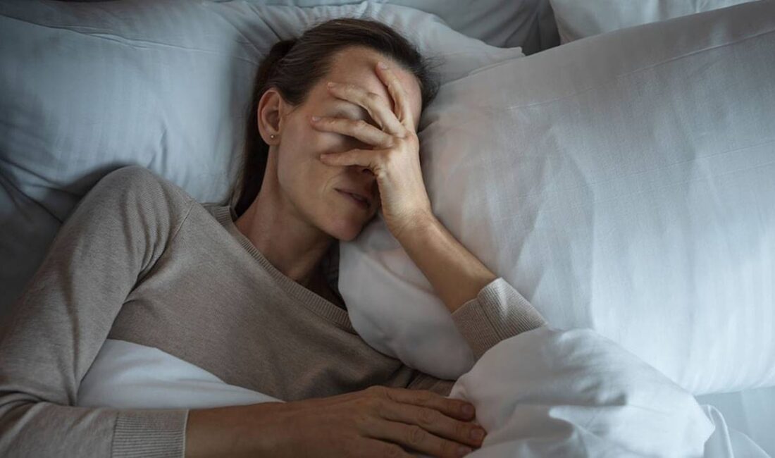 Geceyi Bölmeyin: Huzurlu Uyku İçin Tüyolar Gece yarısı aniden uyanmak ve saati kontrol ettiğinizde henüz sabah