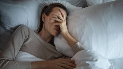 Gece yarısı aniden uyanmak ve saati kontrol ettiğinizde henüz sabah