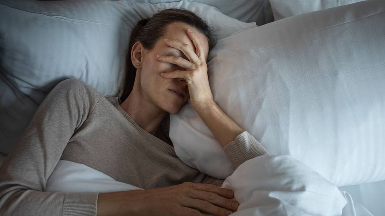 Gece yarısı aniden uyanmak ve saati kontrol ettiğinizde henüz sabah