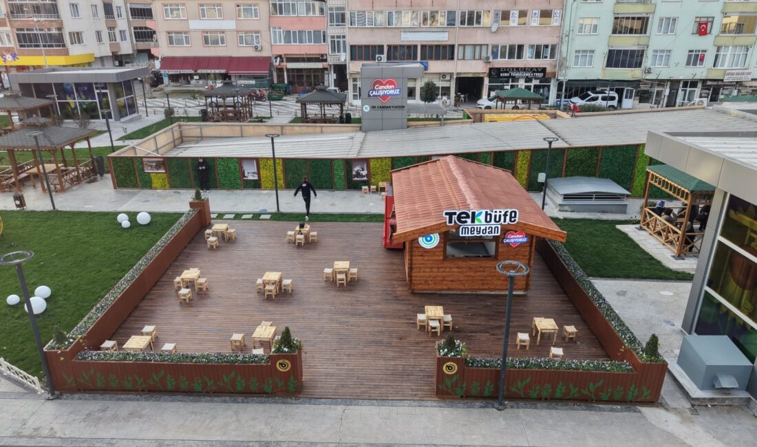 Tekirdağ Büyükşehir Belediyesi’nin Hayrabolu’da gerçekleştirdiği kapsamlı düzenleme ile Cumhuriyet Meydanı