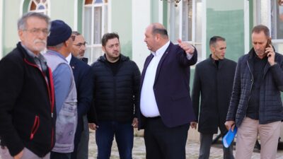 Başkan Çiçek’ten Efemçukuru’nda İnceleme Menderes Belediye Başkanı İlkay Çiçek, yakın zamanda yaşanan afette zarar