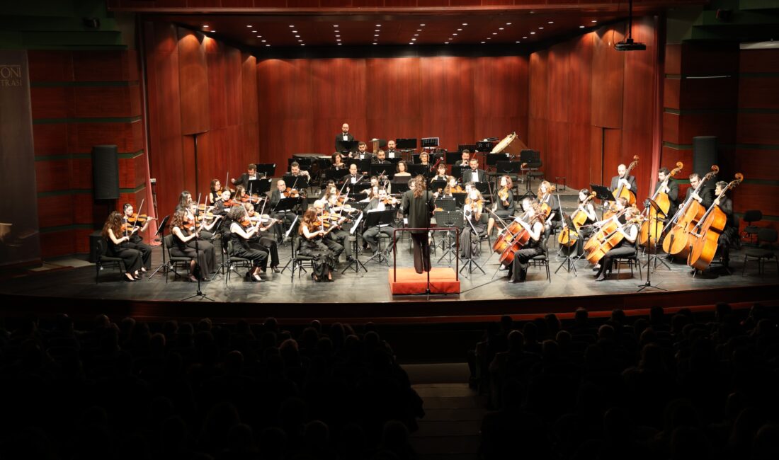 Eskişehir Büyükşehir Belediyesi Senfoni Orkestrası bu hafta orkestra şefi Ceyda