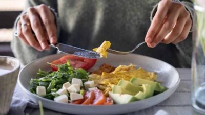 Son yıllarda hızla popülerleşen zayıflama yöntemlerinden biri olan ketojenik diyet,