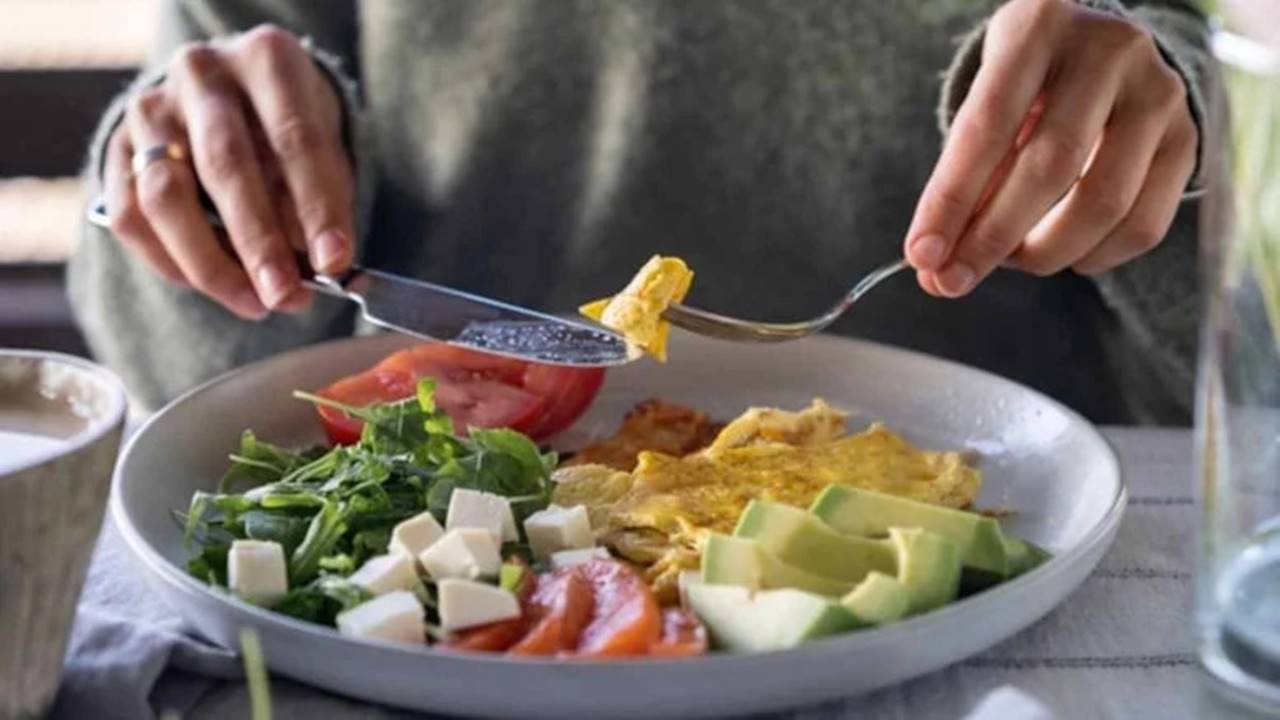 Son yıllarda hızla popülerleşen zayıflama yöntemlerinden biri olan ketojenik diyet,