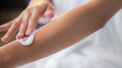 Kış mevsimi geldiğinde, sıcaklıkların düşmesiyle birlikte birçok insan cilt problemleri