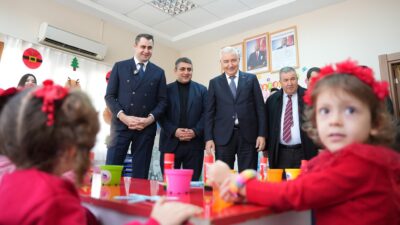 BAŞKAN TÜRKMEN MİNİKLERLE BULUŞTU Yeni yıl çoşkusu yaşanan Kemalpaşa Belediyesi