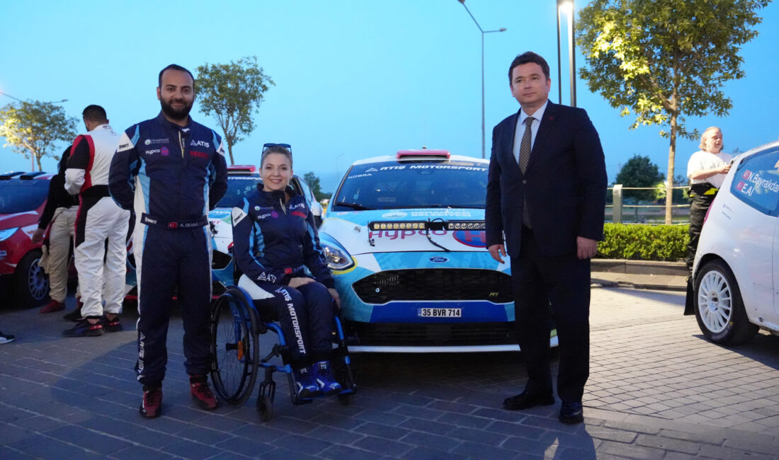 Osmangazi’nin Gururu Hız Kesmedi Kübra Denizci Keskin’den Podyumda Çifte Başarı Osmangazi Belediyesi’ni başarıyla temsil