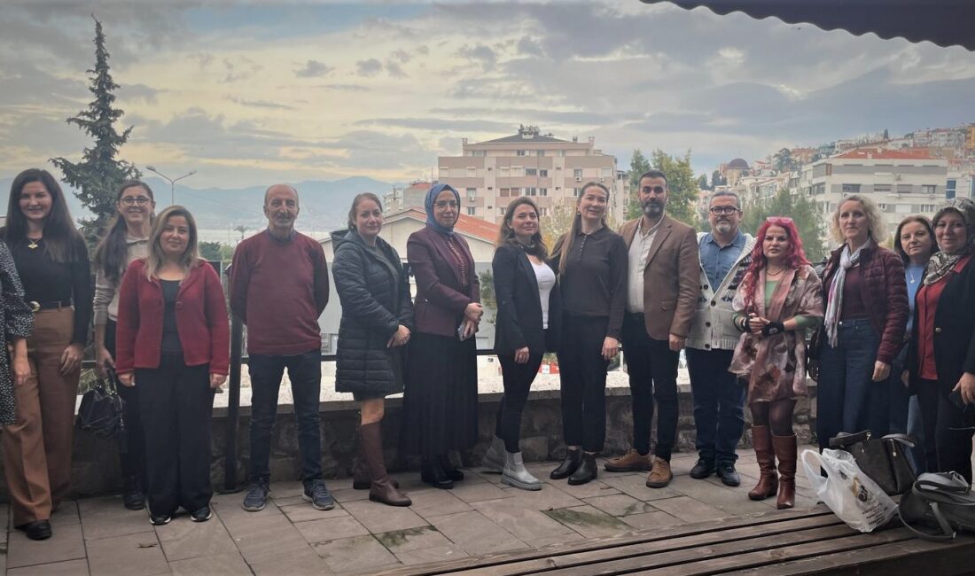 “İzmir Öğretmen Akademileri” Kapsamında ‘‘Edebiyat Akademisi’’ Etkinliklerine Devam Ediyor İzmir İl Millî Eğitim Müdürlüğünün himayesinde yürütülen “İzmir Öğretmen Akademileri”