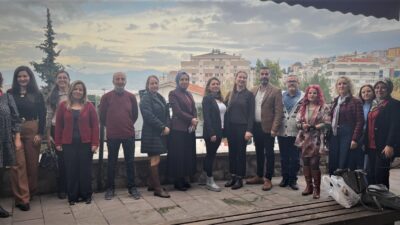 İzmir İl Millî Eğitim Müdürlüğünün himayesinde yürütülen “İzmir Öğretmen Akademileri”