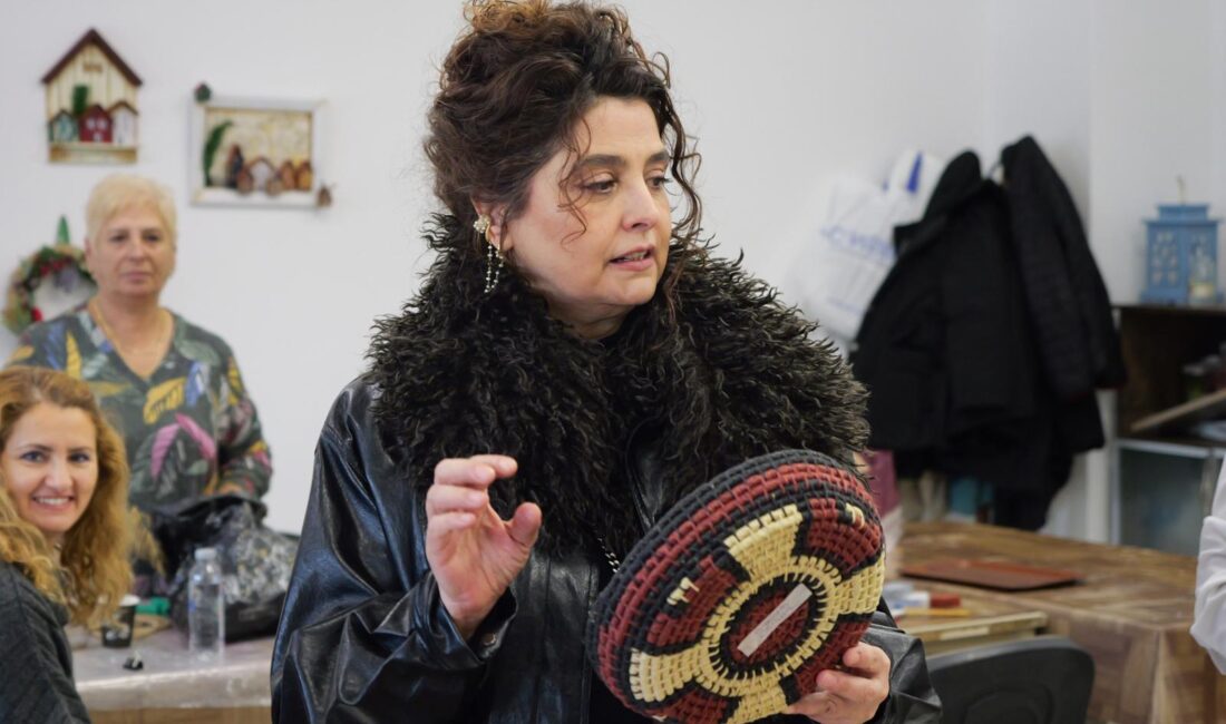 EBRU KEYVAN İLE ELVİN BEŞİKCİOĞLU ETİSEM KURSLARINI ZİYARET ETTİ Etimesgut Belediye Başkan Yardımcısı Ebru Keyvan ile değerli sanatçı, yönetmen