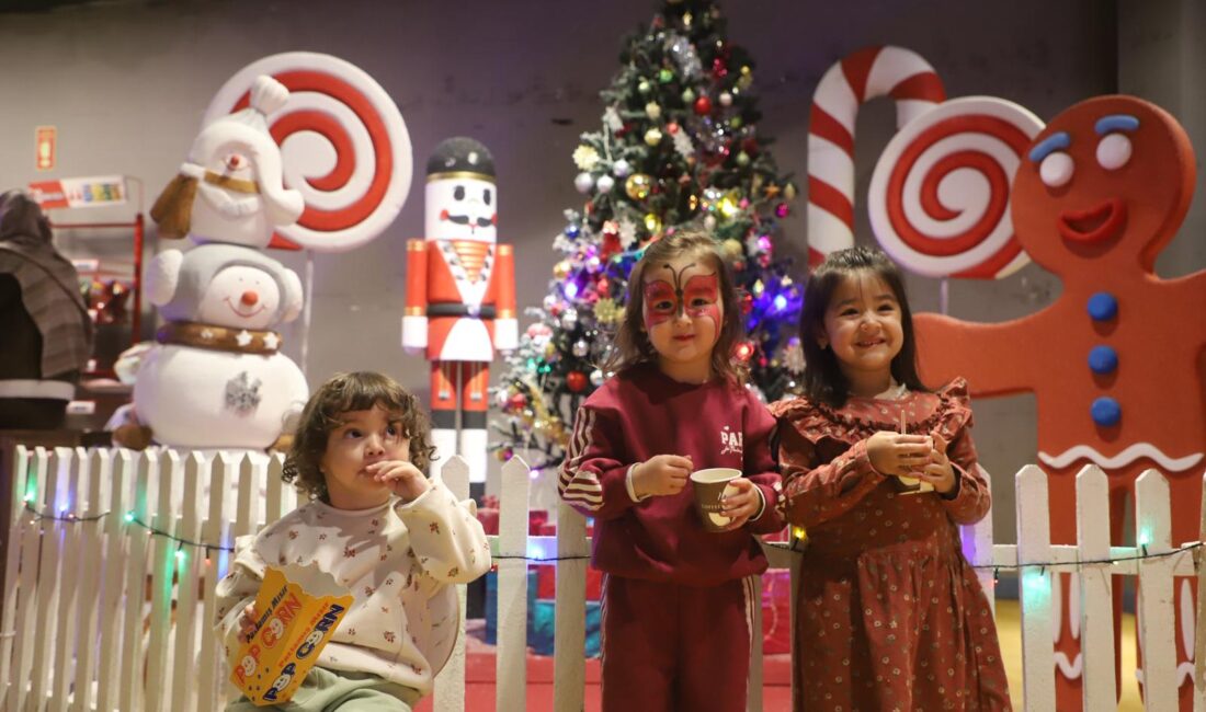 Korkuteli Belediyesi tarafından Melikşah Çocuk Merkezi’nde düzenlenen yeni yıl etkinliğinde