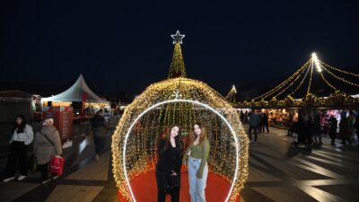 Yeni Yılın Heyecanı Osmangazi Meydanı’na Taştı Yeni Yıl Festivali Akşam Saatlerine Renk Kattı