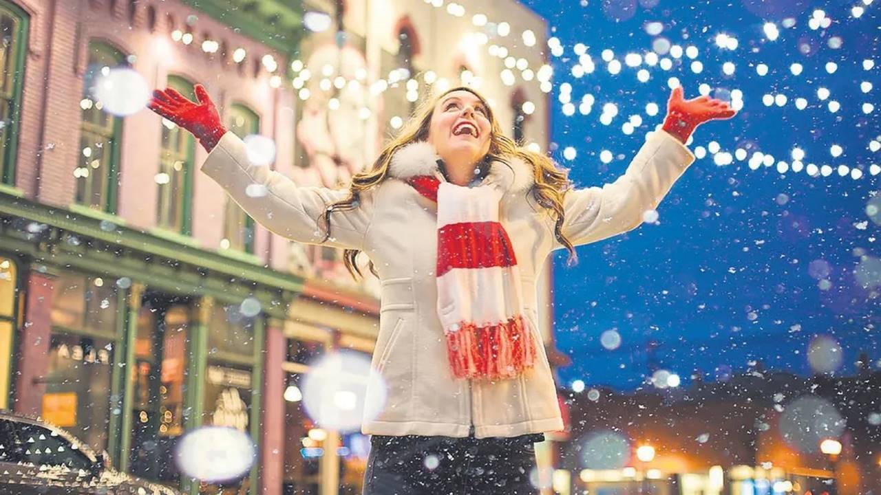 Her yılın sonunda, takvim yapraklarının bir bir çevrildiği, sokakların rengarenk