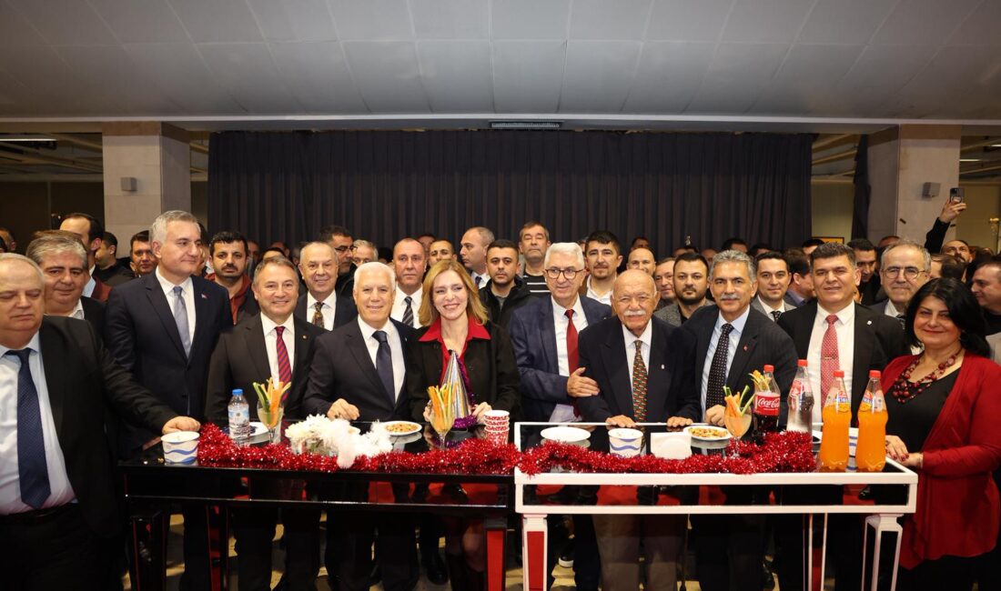 Bursa Büyükşehir Belediye Başkanı Mustafa Bozbey, Büyükşehir Belediyesi çalışanlarıyla yeni