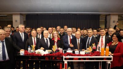 Bursa Büyükşehir Belediye Başkanı Mustafa Bozbey, Büyükşehir Belediyesi çalışanlarıyla yeni