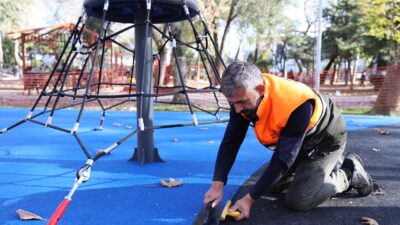 İlçedeki parkları daha modern ve işlevsel hale getirmek için çalışmalarına