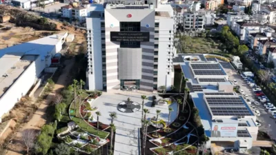 Belediyeyi denetlemeye gidenler, lüks otelde yabancı kadınlarla kaldı