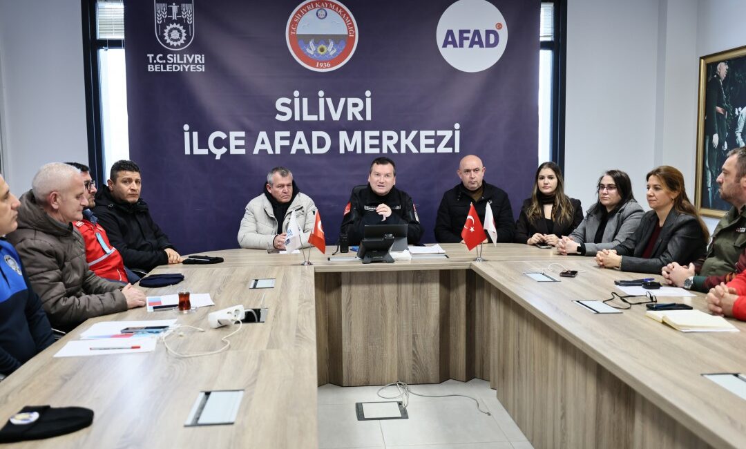 Silivri Belediye Başkanı Bora Balcıoğlu, Afet Koordinasyon Merkezi’nde açıklamalarda bulundu.
