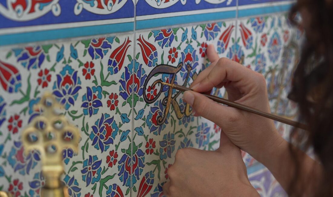 İzmir’in hafızası el emeğiyle geleceğe taşınıyor Tarihe dokunan eller İzmir kent belleğinin sessiz tanıkları; tarihi binalar,