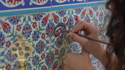 Tarihe dokunan eller İzmir kent belleğinin sessiz tanıkları; tarihi binalar,