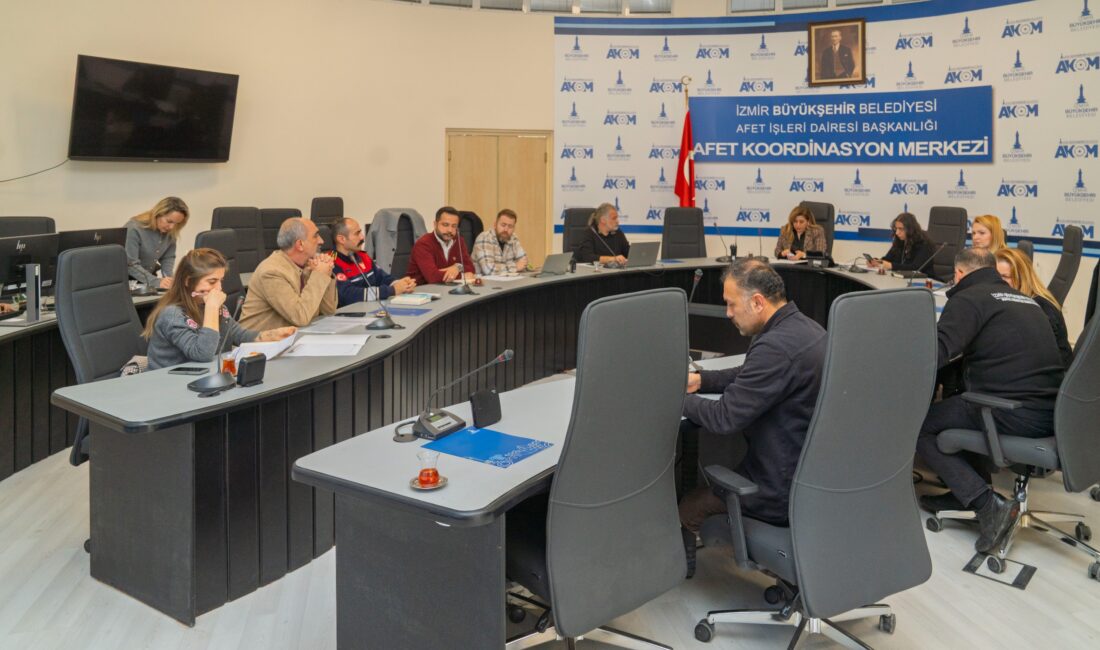 İzmir Büyükşehir Belediyesi, dün gece etkili olan sağanak yağışın ardından