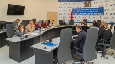 İzmir Büyükşehir Belediyesi, dün gece etkili olan sağanak yağışın ardından