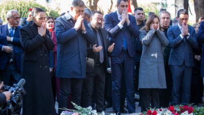 Türkiye Cumhuriyeti’nin kurucusu Ulu Önder Gazi Mustafa Kemal Atatürk‘ün İzmir’e