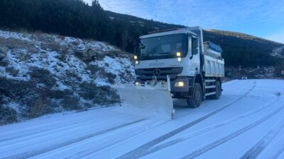 Yağışlı haftada kar ve buzlanmalara karşı çalışmalar sürüyor ; İzmir’in