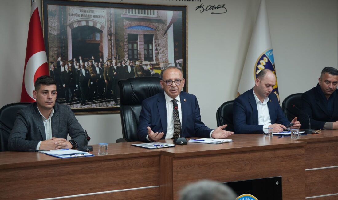 Başkan Çetin Akın: “Turgutlu milliyetçiliği yapalım” Turgutlu Belediye Başkanı Çetin Akın, ocak ayı meclis toplantısında kentteki