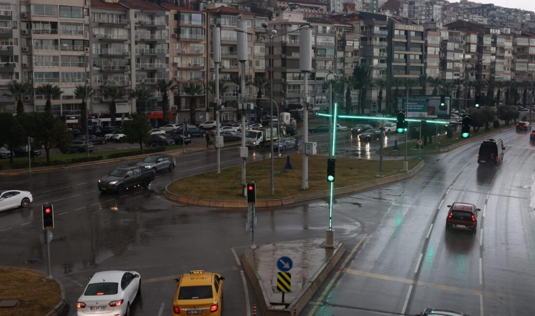 İzmir Büyükşehir Belediyesi ekipleri sağanak nedeniyle seferber oldu İzmir Büyükşehir Belediyesi, sabah saatlerinde etkili olan kuvvetli sağanak nedeniyle