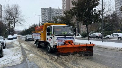 BELEDİYE 60 NOKTAYA ANINDA MÜDAHALE ETTİ Bakırköy Belediyesi, kar yağışının