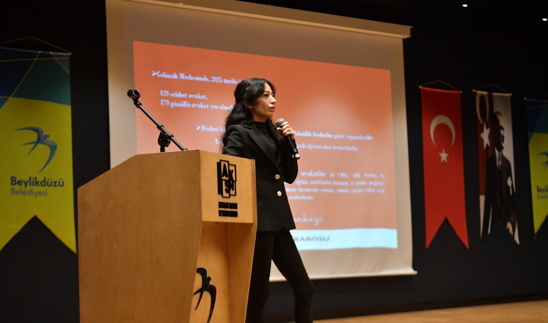 Beylikdüzü Belediyesi’nin ev sahipliğinde gerçekleşen “Şiddetle Mücadelede Yerel Yönetimlerin Rolü”