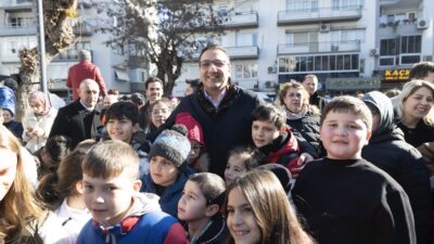 Onur Yiğit Çocuklarla Kar Sevincine Ortak Oldu