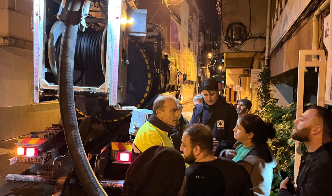 Yıldırım düştü, gelgit nedeniyle dereler taştı; İzmir’de akşam saatlerinde etkisini