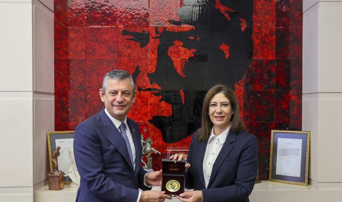 ÖZGÜR ÖZEL: “HER İKİ PARTİ KOL KOLA, DAYANIŞMA İÇİNDE ÜLKELERİMİZDE İKTİDAR İÇİN YÜRÜYORUZ” “HER AN YAPILMASI OLASI BİR ERKEN SEÇİMDE TÜRKİYE’NİN İKTİDAR UMUDUYUZ”