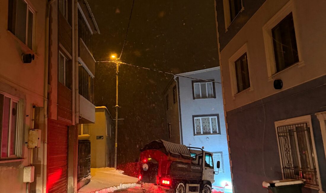 Kar Yağışı Osmangazi’de Hayatı Aksatmadı; Osmangazi Belediyesi, Bursa’da gece saatlerinden