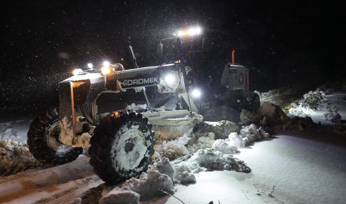 MENTEŞE EKİPLERİNDEN GECE BOYUNCA KAR MESAİSİ Menteşe Belediyesi ekipleri, Kozağaç Mahallesi ile Kavaklıdere ilçesini birbirine bağlayan
