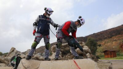 Seferihisar Belediyesi bünyesinde faaliyet gösteren Seferihisar Arama Kurtarma (SAK) Ekibi,