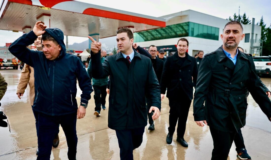 Bodrum’da etkili olan fırtına ve yağışlı hava nedeniyle belediye ekipleri