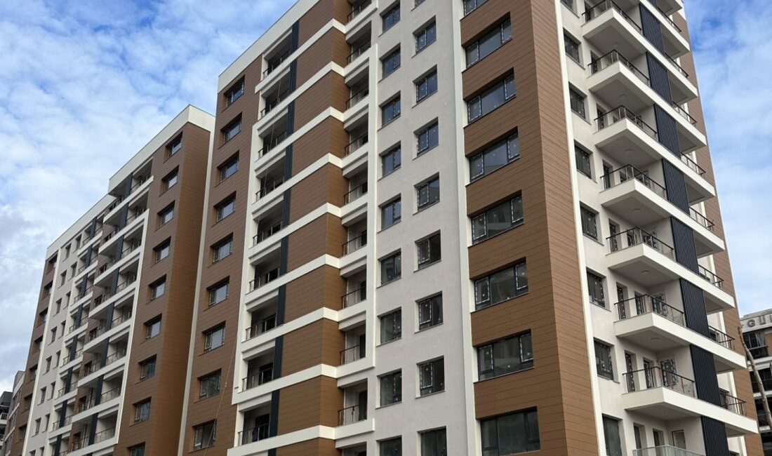 İzmir’de güvenli kent hedefiyle dönüşüm süreci sürüyor İzmir Büyükşehir Belediyesi, kentsel dönüşüm çalışmalarına hız kesmeden devam ediyor.