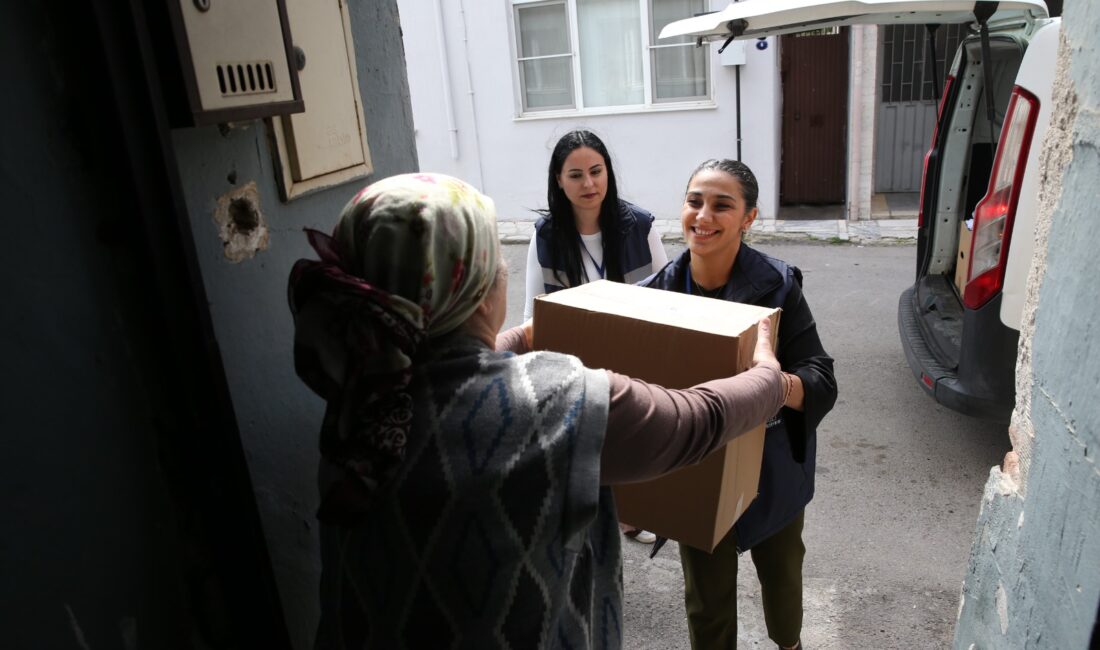Çiğli Belediyesi’nden Gıda Kolisi Seferberliği 2026’ya Güçlü Sosyal Destekle Başlangıç Çiğli Belediyesi, 2026 yılına dar