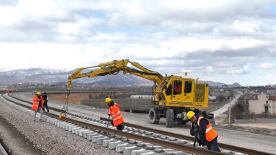 Ankara ile İzmir arasındaki seyahat süresini 3 saat 30 dakikaya