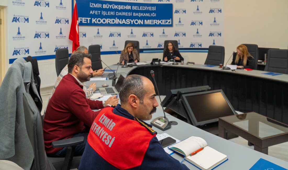 İzmir’de kuvvetli yağış ve fırtına alarmı Meteorolojik uyarılar doğrultusunda İzmir’de yarın kuvvetli yağış, fırtına ve deniz