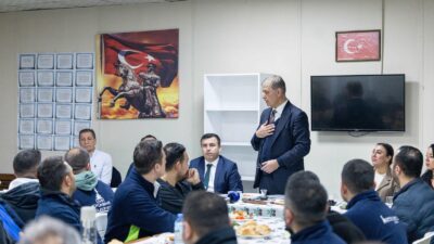 İzmir Büyükşehir Belediye Başkanı Dr. Cemil Tugay, günün ilk saatlerinde