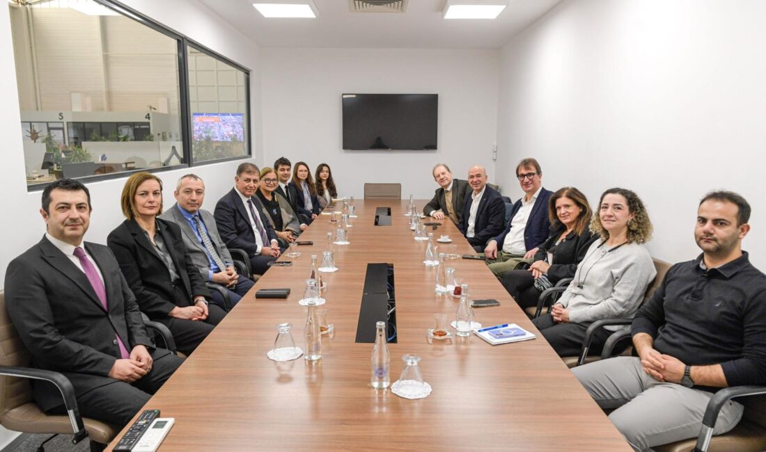 Başkan Dr. Cemil Tugay’a Floransa heyetinden ziyaret İzmir ve Floransa gürültü yönetiminde iş birliğini güçlendiriyor Floransa Belediyesi’nde