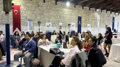 İzmir Büyükşehir Belediyesi, Yerel Gençlik Forumu düzenledi. Gençleri doğrudan yerel